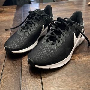 Nike legend essential 2